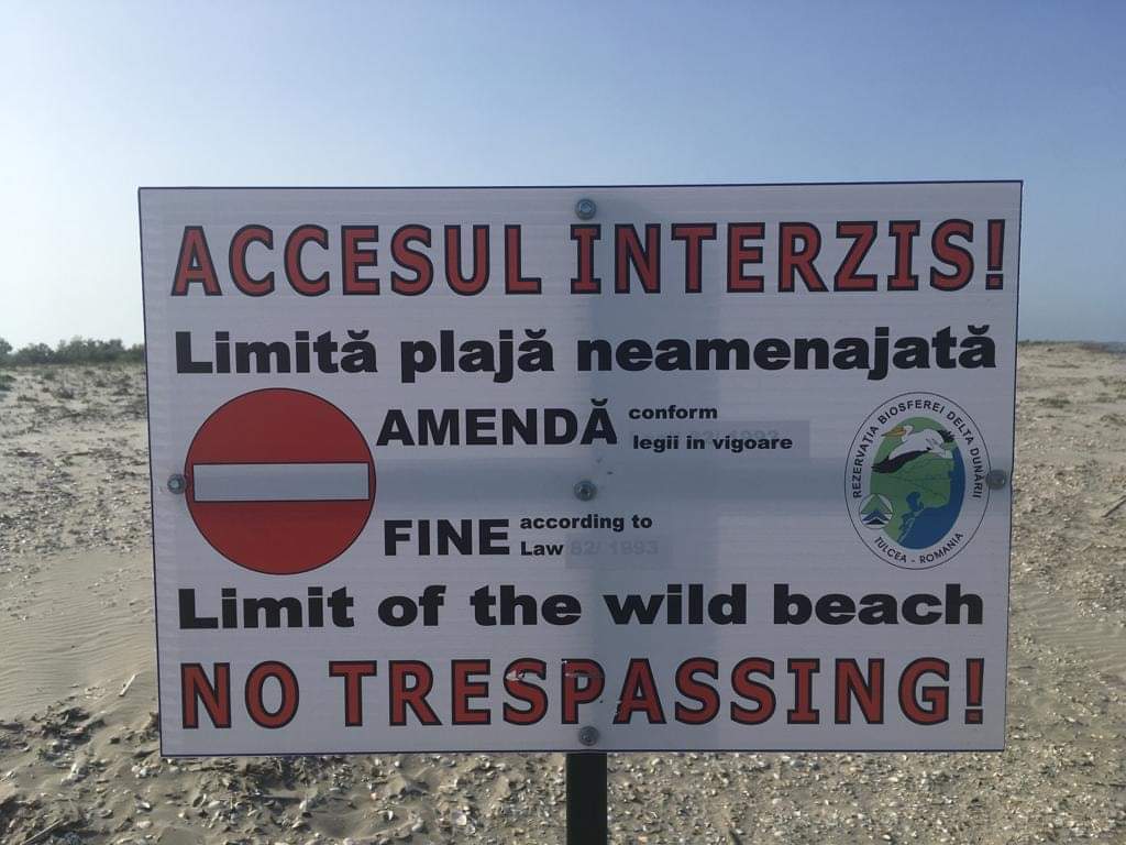 Sfantu Gheorghe beach - No Trespassing. Pe plaja de la Sfantu Gheorghe s-a interzis accesul.